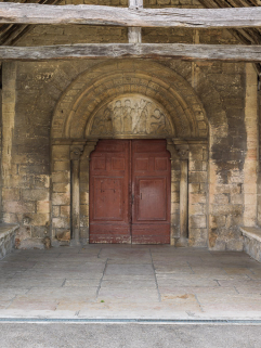 Porche : vue du portail et du tympan. © Région Bourgogne-Franche-Comté, Inventaire du patrimoine