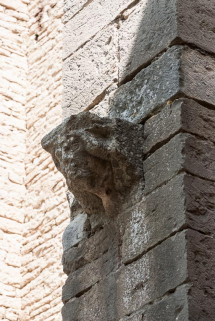 Vue d'une tête sculptée, gouttereau sud. © Région Bourgogne-Franche-Comté, Inventaire du patrimoine