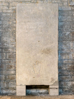 Dalle n°14. © Région Bourgogne-Franche-Comté, Inventaire du patrimoine