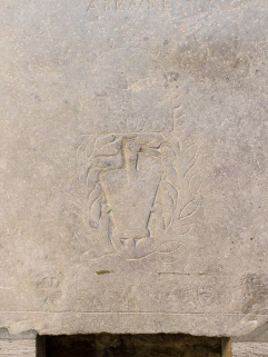 Dalle n°14 : décor. © Région Bourgogne-Franche-Comté, Inventaire du patrimoine