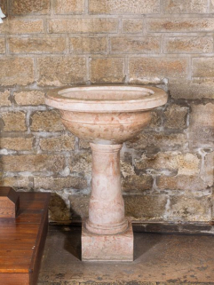 Vue d'ensemble des fonts baptismaux, sans couvercle. © Région Bourgogne-Franche-Comté, Inventaire du patrimoine