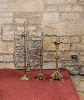 Vue d'ensemble d'un encensoir et d'un porte-cierge. © Région Bourgogne-Franche-Comté, Inventaire du patrimoine