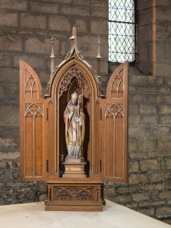 Vue d'ensemble de la statue de saint Nicolas, coffret ouvert. © Région Bourgogne-Franche-Comté, Inventaire du patrimoine