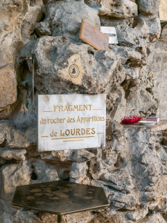 Détail : fragment de la grotte de Massabielle © Région Bourgogne-Franche-Comté, Inventaire du patrimoine