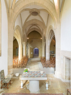Vue d'ensemble de l'intérieur de la chapelle, depuis le choeur. © Région Bourgogne-Franche-Comté, Inventaire du patrimoine