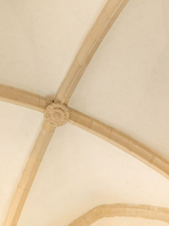 Vue d'une clé de voûte de la nef (travée ouest). © Région Bourgogne-Franche-Comté, Inventaire du patrimoine