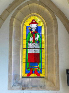 Vue d'ensemble de la verrière représentant saint Jacques. © Région Bourgogne-Franche-Comté, Inventaire du patrimoine