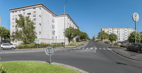 Vue depuis l'extrémité ouest de l'avenue de la Paix en direction de l'est. © Région Bourgogne-Franche-Comté, Inventaire du patrimoine