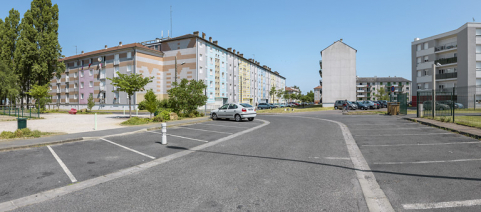 Vue générale depuis la place Pierre et Marie Curie. © Région Bourgogne-Franche-Comté, Inventaire du patrimoine