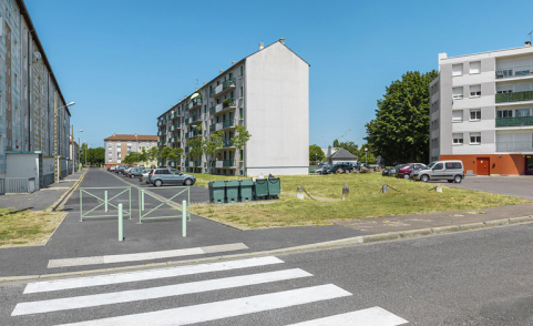Vue générale depuis la place Perre et Marie Curie en direction du nord. © Région Bourgogne-Franche-Comté, Inventaire du patrimoine
