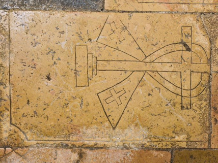 Détail : fragment 1 de la dalle. © Région Bourgogne-Franche-Comté, Inventaire du patrimoine