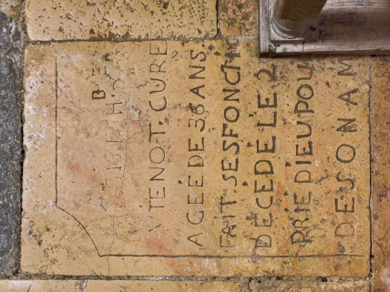 Détail : fragment 2 de la dalle. © Région Bourgogne-Franche-Comté, Inventaire du patrimoine