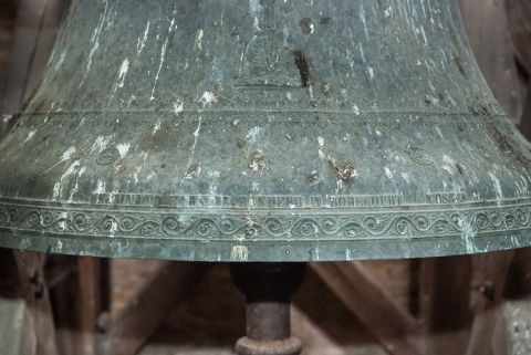 Détail de l'inscription du fondeur. © Région Bourgogne-Franche-Comté, Inventaire du patrimoine