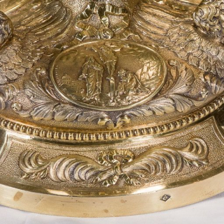 Détail du décor du pied du calice. © Région Bourgogne-Franche-Comté, Inventaire du patrimoine