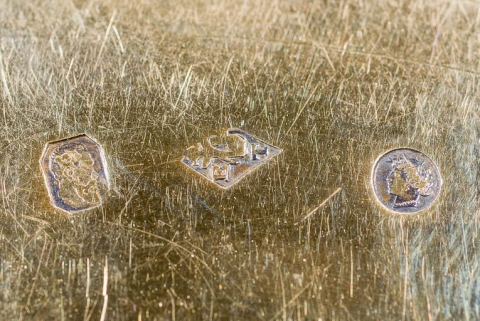 Détail des poinçons de la patène. © Région Bourgogne-Franche-Comté, Inventaire du patrimoine