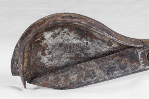Détail des ciseaux à bougie. © Région Bourgogne-Franche-Comté, Inventaire du patrimoine