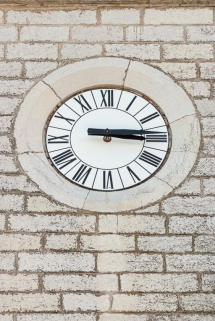 Clocher, détail du cadran de l'horloge. © Région Bourgogne-Franche-Comté, Inventaire du patrimoine