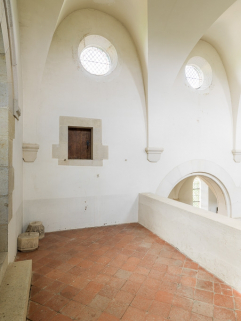 Tribune, oculus et accès aux combles. © Région Bourgogne-Franche-Comté, Inventaire du patrimoine