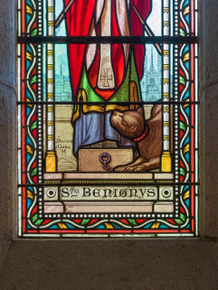 Détail de la signature de Besnard sur la verrière de saint Bénigne. © Région Bourgogne-Franche-Comté, Inventaire du patrimoine