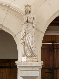 Statue portant l'inscription "REINE DES ANGES PRIEZ POUR LUI". © Région Bourgogne-Franche-Comté, Inventaire du patrimoine