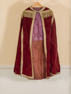 Chape rouge. © Région Bourgogne-Franche-Comté, Inventaire du patrimoine