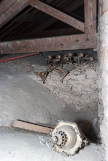 Objets mobiliers déposés dans les combles. © Région Bourgogne-Franche-Comté, Inventaire du patrimoine