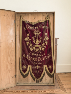 Bannière de la chorale d'Aloxe-Corton, conservée à la mairie. © Région Bourgogne-Franche-Comté, Inventaire du patrimoine