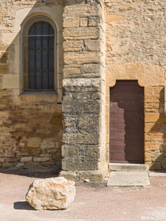 Elévation sud-ouest, détail de la porte latérale. © Région Bourgogne-Franche-Comté, Inventaire du patrimoine