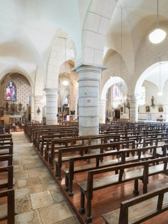 Bancs de la nef, depuis le collatéral nord. © Région Bourgogne-Franche-Comté, Inventaire du patrimoine