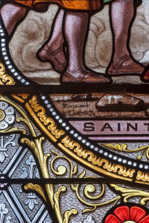 Détail de la signature de Besnard sur le vitrail de saint Etienne. © Région Bourgogne-Franche-Comté, Inventaire du patrimoine Détail de la signature de Besnard sur le vitrail de saint Etienne. © Région Bourgogne-Franche-Comté, Inventaire du patrimoine