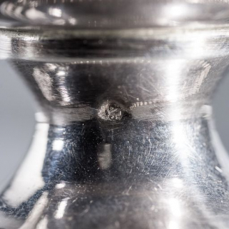 Détail du poinçon. © Région Bourgogne-Franche-Comté, Inventaire du patrimoine