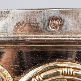 Poinçon sur la lèvre de la coupe. © Région Bourgogne-Franche-Comté, Inventaire du patrimoine