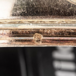 Poinçon sur le couvercle. © Région Bourgogne-Franche-Comté, Inventaire du patrimoine