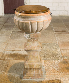 Vue d'ensemble des fonts baptismaux. © Région Bourgogne-Franche-Comté, Inventaire du patrimoine