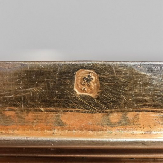 Poinçon sur la lèvre : Minerve. © Région Bourgogne-Franche-Comté, Inventaire du patrimoine Poinçon sur la lèvre : Minerve. © Région Bourgogne-Franche-Comté, Inventaire du patrimoine