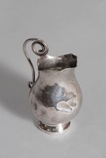 Aiguière de baptême : vue d'ensemble. © Région Bourgogne-Franche-Comté, Inventaire du patrimoine