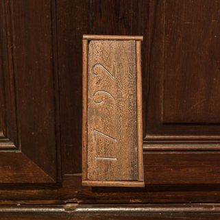 Fragment portant la date de 1792, conservé dans la sacristie. © Région Bourgogne-Franche-Comté, Inventaire du patrimoine