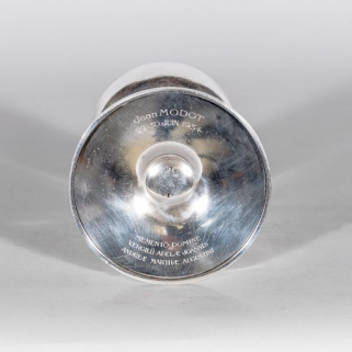 Détail de l'inscription sous le pied du calice. © Région Bourgogne-Franche-Comté, Inventaire du patrimoine