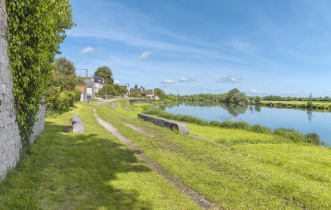 digue © Région Bourgogne-Franche-Comté, Inventaire du patrimoine  digue © Région Bourgogne-Franche-Comté, Inventaire du patrimoine