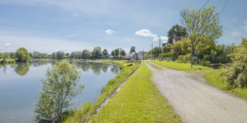 digue © Région Bourgogne-Franche-Comté, Inventaire du patrimoine  digue © Région Bourgogne-Franche-Comté, Inventaire du patrimoine