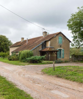 Vue rapprochée de la maison. © Région Bourgogne-Franche-Comté, Inventaire du patrimoine Vue rapprochée de la maison. © Région Bourgogne-Franche-Comté, Inventaire du patrimoine