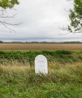 Vue d'ensemble de la borne. © Région Bourgogne-Franche-Comté, Inventaire du patrimoine