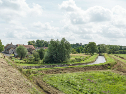 Vue de la rigole. © Région Bourgogne-Franche-Comté, Inventaire du patrimoine