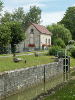 Vue de la maison éclusière. © Région Bourgogne-Franche-Comté, Inventaire du patrimoine