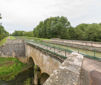 Détail du tablier rive droite et du garde-corps en métal. © Région Bourgogne-Franche-Comté, Inventaire du patrimoine