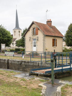 Le sas et la maison éclusière. © Région Bourgogne-Franche-Comté, Inventaire du patrimoine