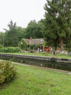 Vue du sas et de la maison éclusière. © Région Bourgogne-Franche-Comté, Inventaire du patrimoine