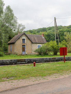 Vue du sas et de la maison éclusière. © Région Bourgogne-Franche-Comté, Inventaire du patrimoine
