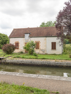 Vue de la maison éclusière. © Région Bourgogne-Franche-Comté, Inventaire du patrimoine