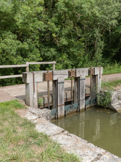Le déversoir de fond, côté canal. © Région Bourgogne-Franche-Comté, Inventaire du patrimoine